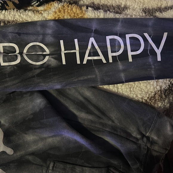 Dixie Damelio - Be Happy Merch - Picture 2 of 3